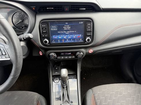 Used 2024 Nissan Kicks SR FWD image 11