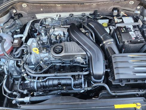 Certified 2024 Volkswagen Taos SE image 16