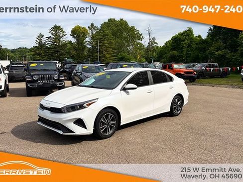 Used 2023 Kia Forte LXS FWD image 3