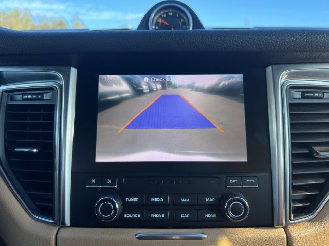 Used 2018 Porsche Macan AWD/4WD image 17