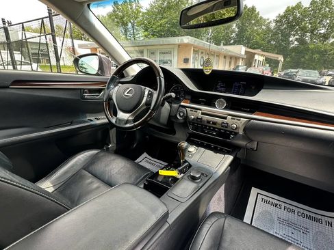 Used 2013 Lexus ES 350 w/ Luxury Pkg FWD image 29