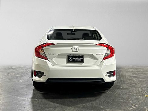 Used 2018 Honda Civic Touring image 4