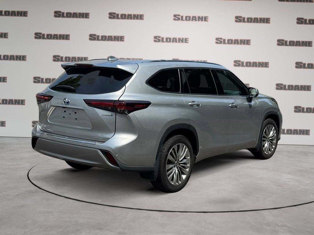 Used 2024 Toyota Highlander Platinum AWD/4WD image 5