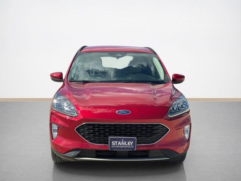 Used 2020 Ford Escape Titanium image 2