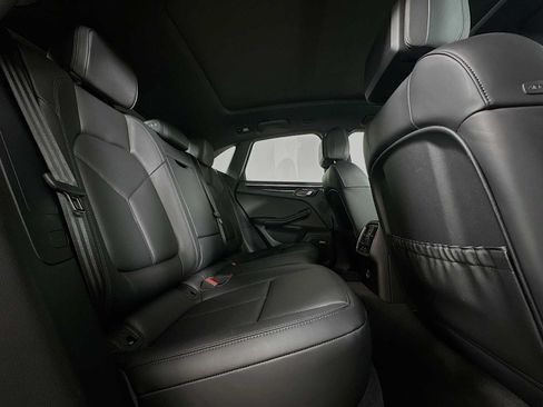 Certified 2026 Porsche Macan AWD/4WD image 28