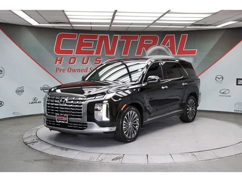 Used 2024 Hyundai Palisade Calligraphy FWD image 2
