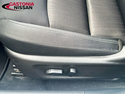 Used 2025 Nissan Altima 2.5 SV FWD image 25