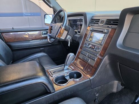 Used 2012 Lincoln Navigator L 4WD image 29