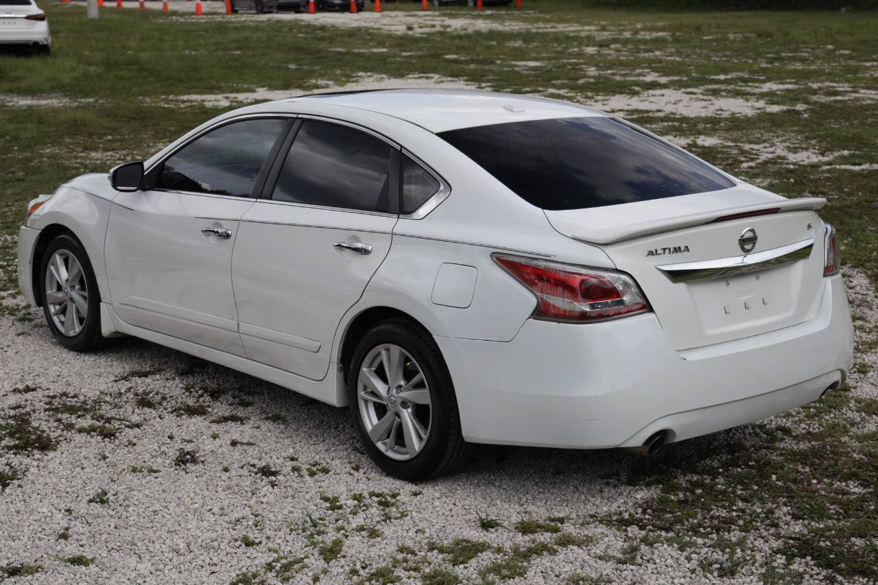 Used 2015 Nissan Altima 2.5 SL w/ Technology Package FWD image 5