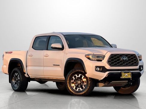 Used 2021 Toyota Tacoma TRD Off-Road image 2