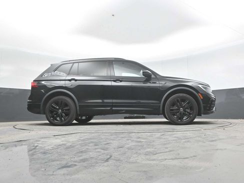 Used 2022 Volkswagen Tiguan SE R-Line AWD/4WD image 53