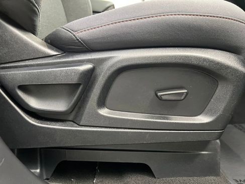 Used 2025 Ford Explorer Active image 25