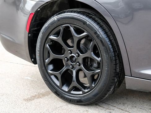 Used 2019 Chrysler 300 S AWD/4WD image 61