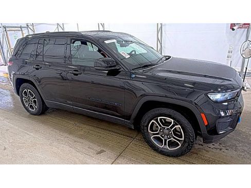 Used 2023 Jeep Grand Cherokee Trailhawk w/ Luxury Tech Group III AWD/4WD image 3