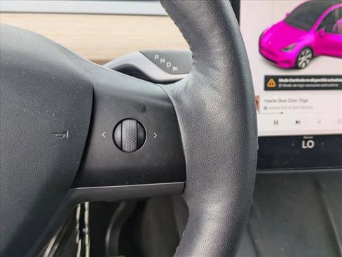 Used 2021 Tesla Model Y Long Range image 11