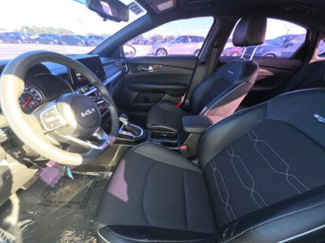 Used 2022 Kia Forte GT-Line w/ GT-Line Technology Package FWD image 7