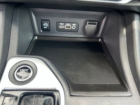 Used 2025 Nissan Sentra SV FWD image 31