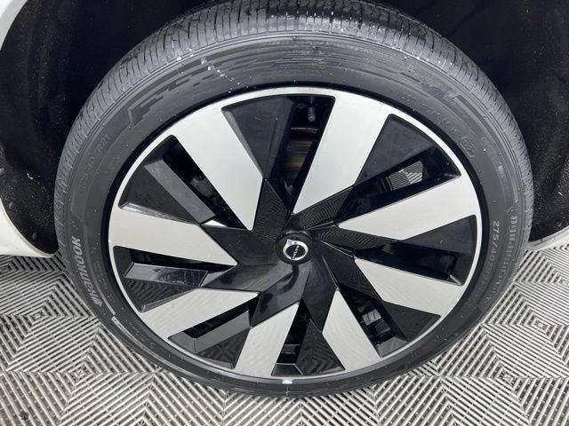 Used 2024 Volvo XC90 T8 Plus w/ Protection Package Premier AWD/4WD image 10