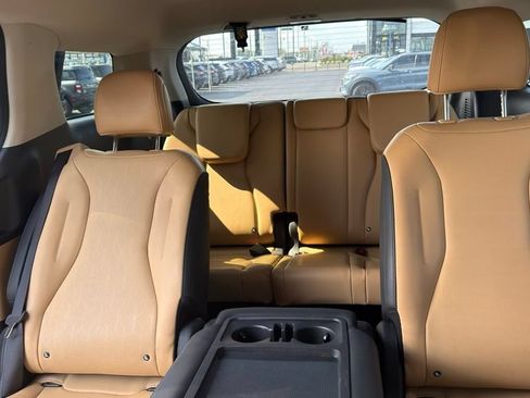 Used 2024 Kia Carnival LX FWD image 12