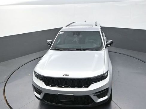 New 2025 Jeep Grand Cherokee Altitude image 12