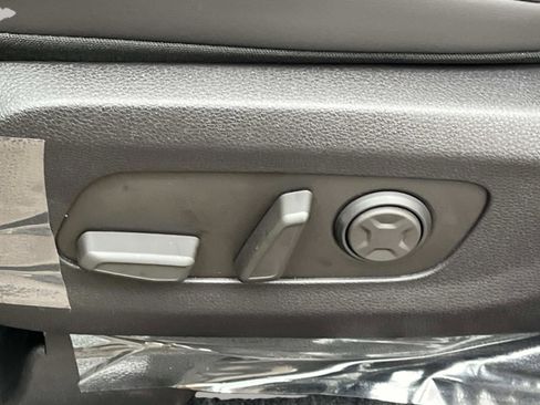 New 2026 Kia Carnival EX FWD image 38