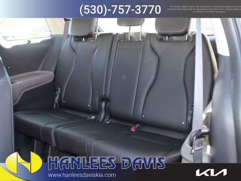 New 2026 Kia Carnival EX image 18