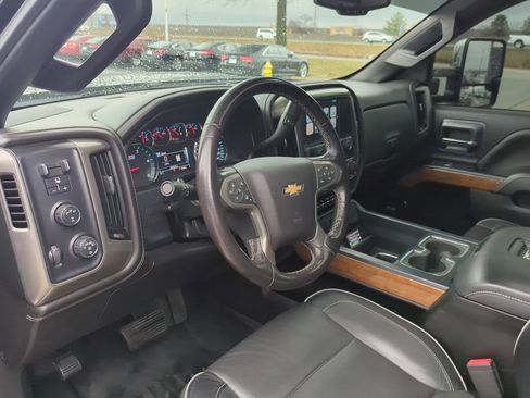 Used 2018 Chevrolet Silverado 2500 High Country w/ Duramax Plus Package image 13