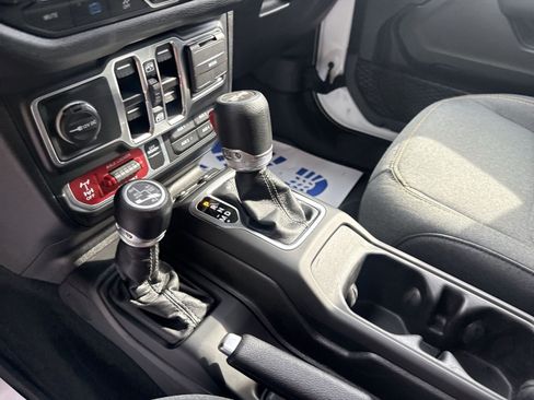 Used 2024 Jeep Wrangler Unlimited AWD/4WD image 19