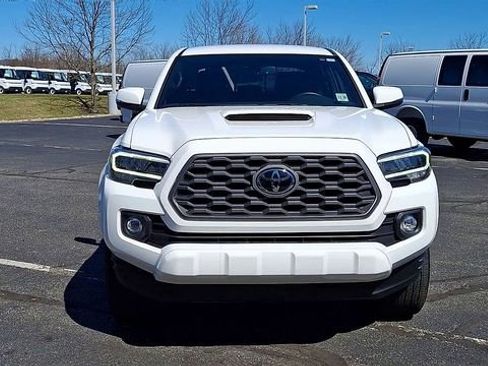Used 2023 Toyota Tacoma TRD Sport w/ Technology Package image 3