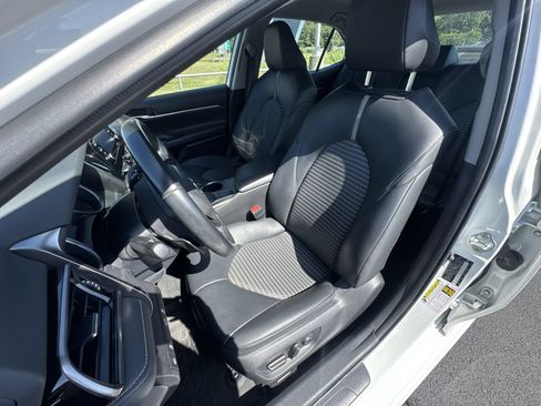 Used 2023 Toyota Camry SE FWD image 11
