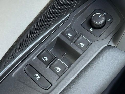 New 2025 Volkswagen Tiguan SE image 15