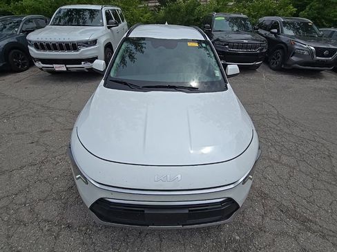 Used 2024 Kia Niro EX FWD image 13
