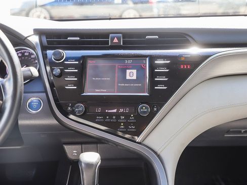 Used 2018 Toyota Camry SE image 15