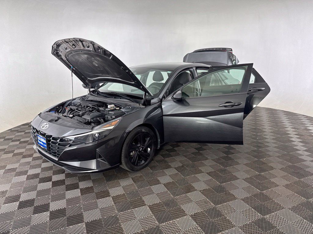 Used 2022 Hyundai Elantra SEL FWD image 11