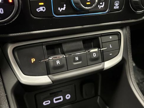 Used 2023 GMC Terrain SLT image 21