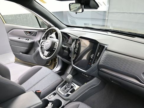 Used 2025 Subaru Forester Premium AWD/4WD image 12