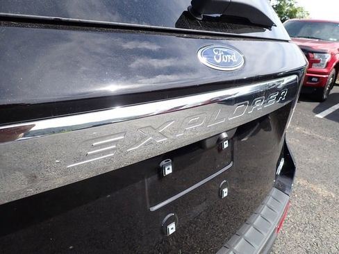 Certified 2023 Ford Explorer XLT image 6