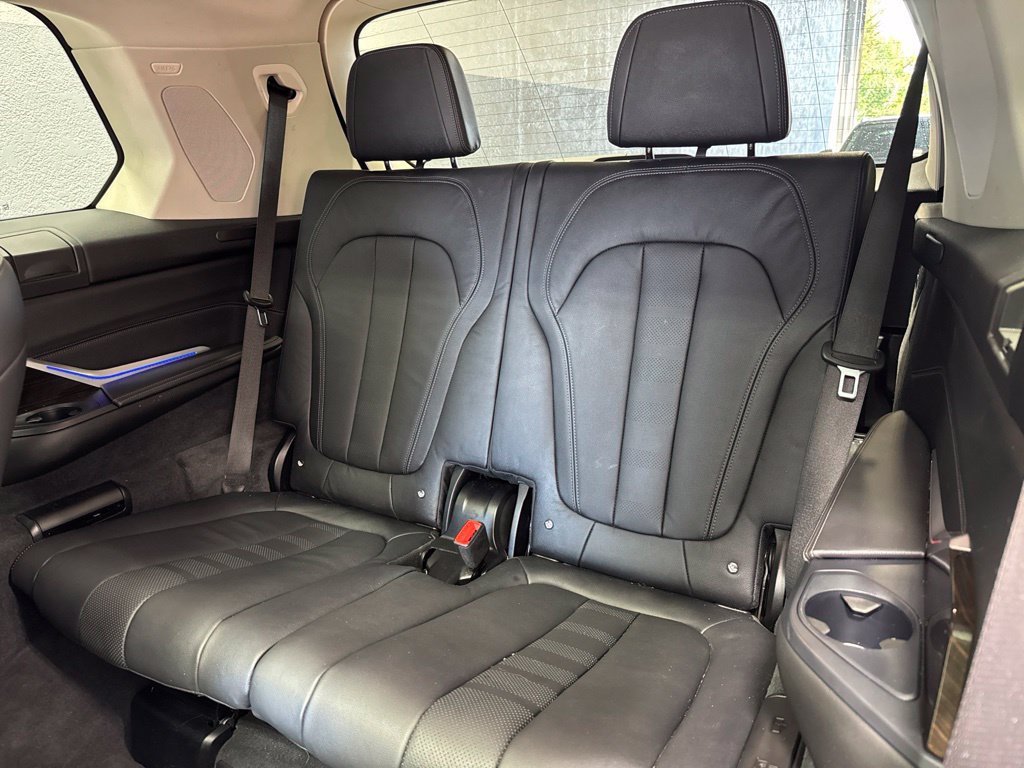 Used 2020 BMW X7 xDrive40i w/ Premium Package AWD/4WD image 25