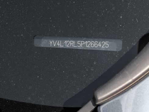 Used 2023 Volvo XC60 B5 Plus image 54