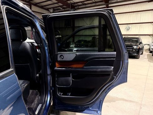 Used 2019 Lincoln Navigator Select w/ Technology Package RWD image 20