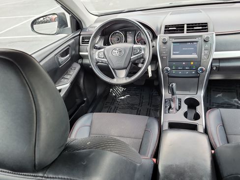 Used 2016 Toyota Camry SE FWD image 16