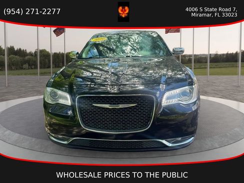 Used 2017 Chrysler 300 C RWD image 2