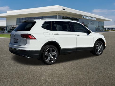 Used 2018 Volkswagen Tiguan SEL Premium w/ 3rd Row Seat Package image 11