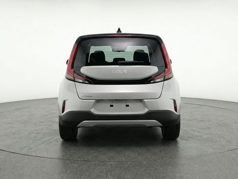 Used 2025 Kia Soul LX w/ LX Technology Package FWD image 7