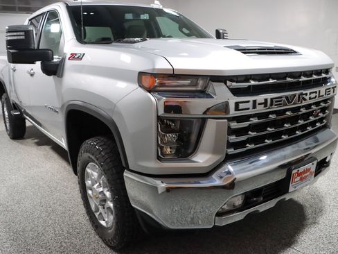 Used 2022 Chevrolet Silverado 2500 LTZ w/ Z71 Off-Road Package AWD/4WD image 5