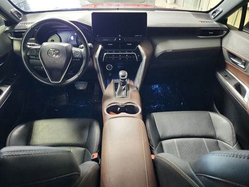 Used 2022 Toyota Venza Limited image 15