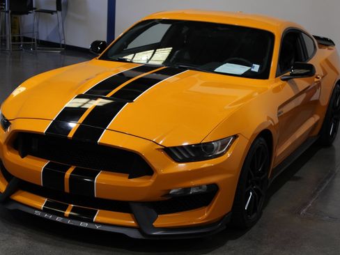 Used 2018 Ford Mustang Shelby GT350 w/ Convenience Package RWD image 10