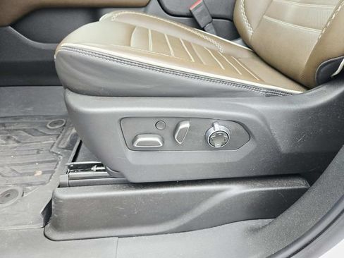 Used 2025 GMC Yukon Denali Ultimate AWD/4WD image 38