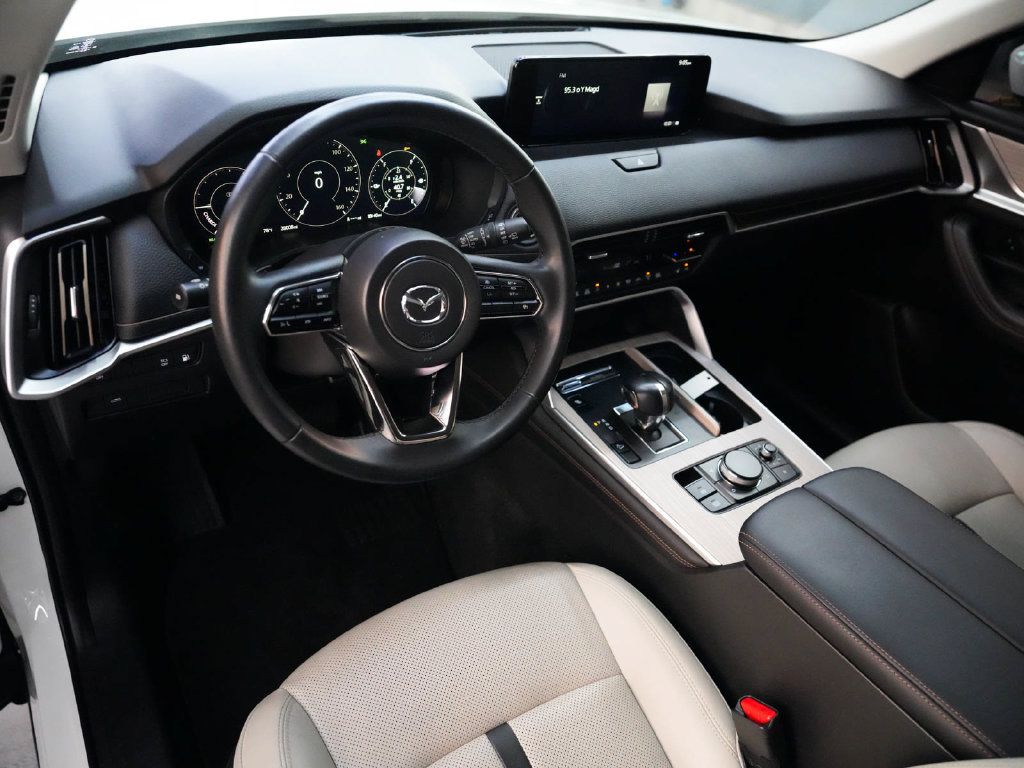 Used 2024 MAZDA CX-90 Plug-In Hybrid w/ Preferred AWD/4WD image 17