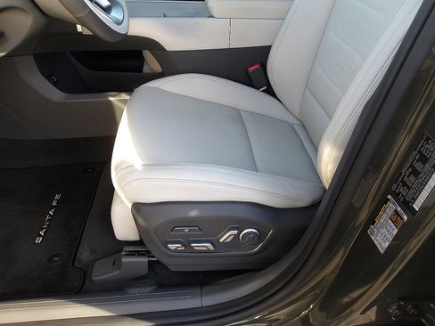 Used 2025 Hyundai Santa Fe Calligraphy image 17